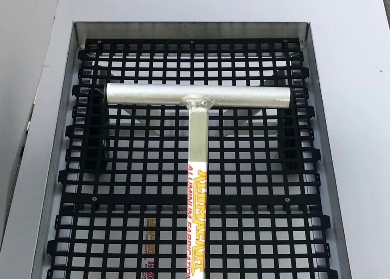 Alumacart Cypress Aluminum 48.75in 400 lb capacity Wagon New