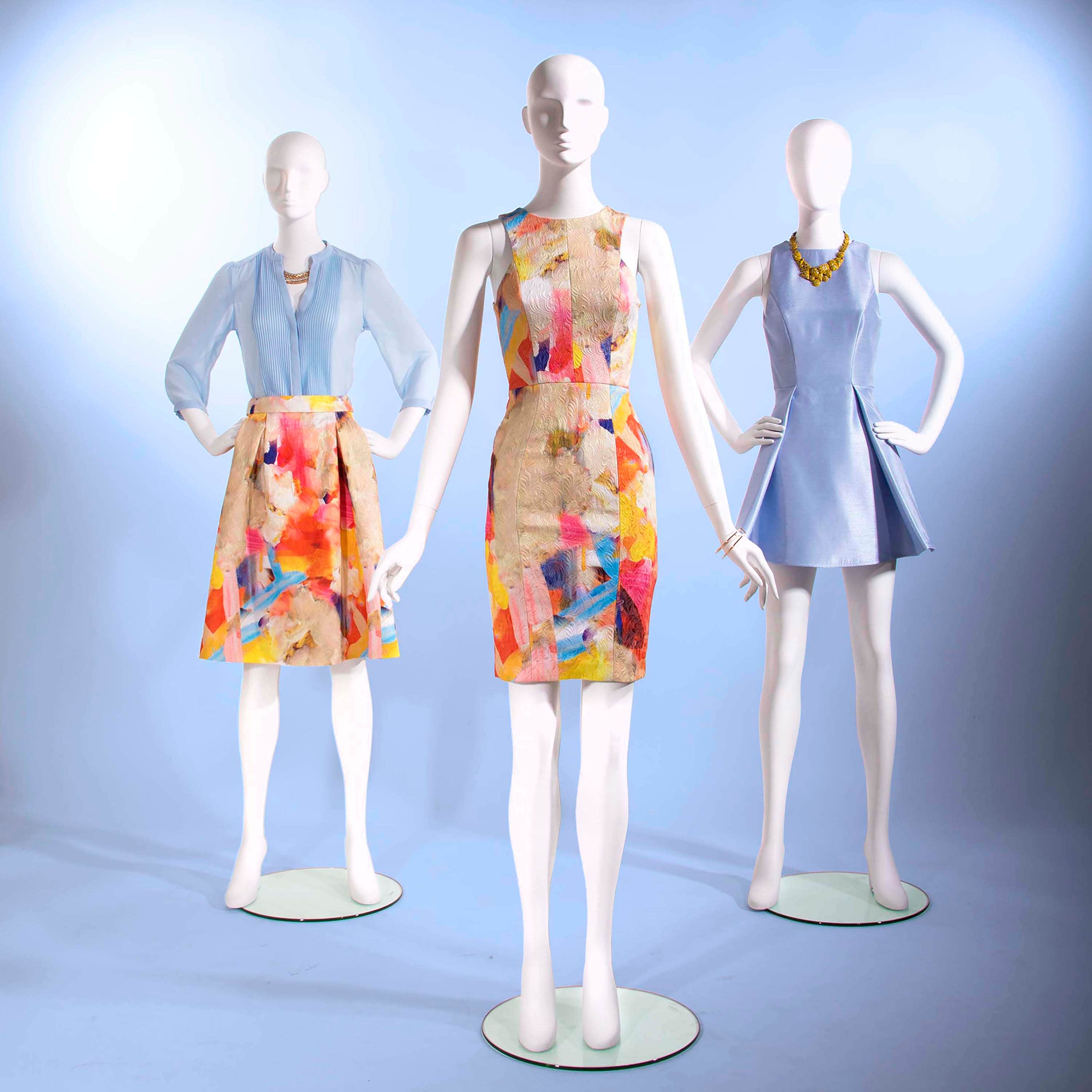 Econoco Female-Oval Head Facing Straight, Hands on Hips