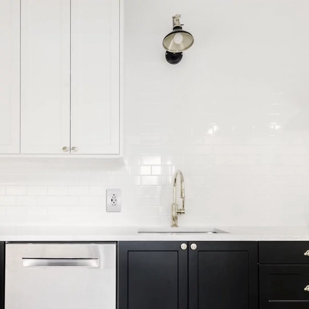 Legrand 1597TRUSBACNIC4 Pass & Seymour Radiant 15A Tamper-Resistant Self-Test GFCI USB Type-A/C Outlet, Nic - Quantity 1