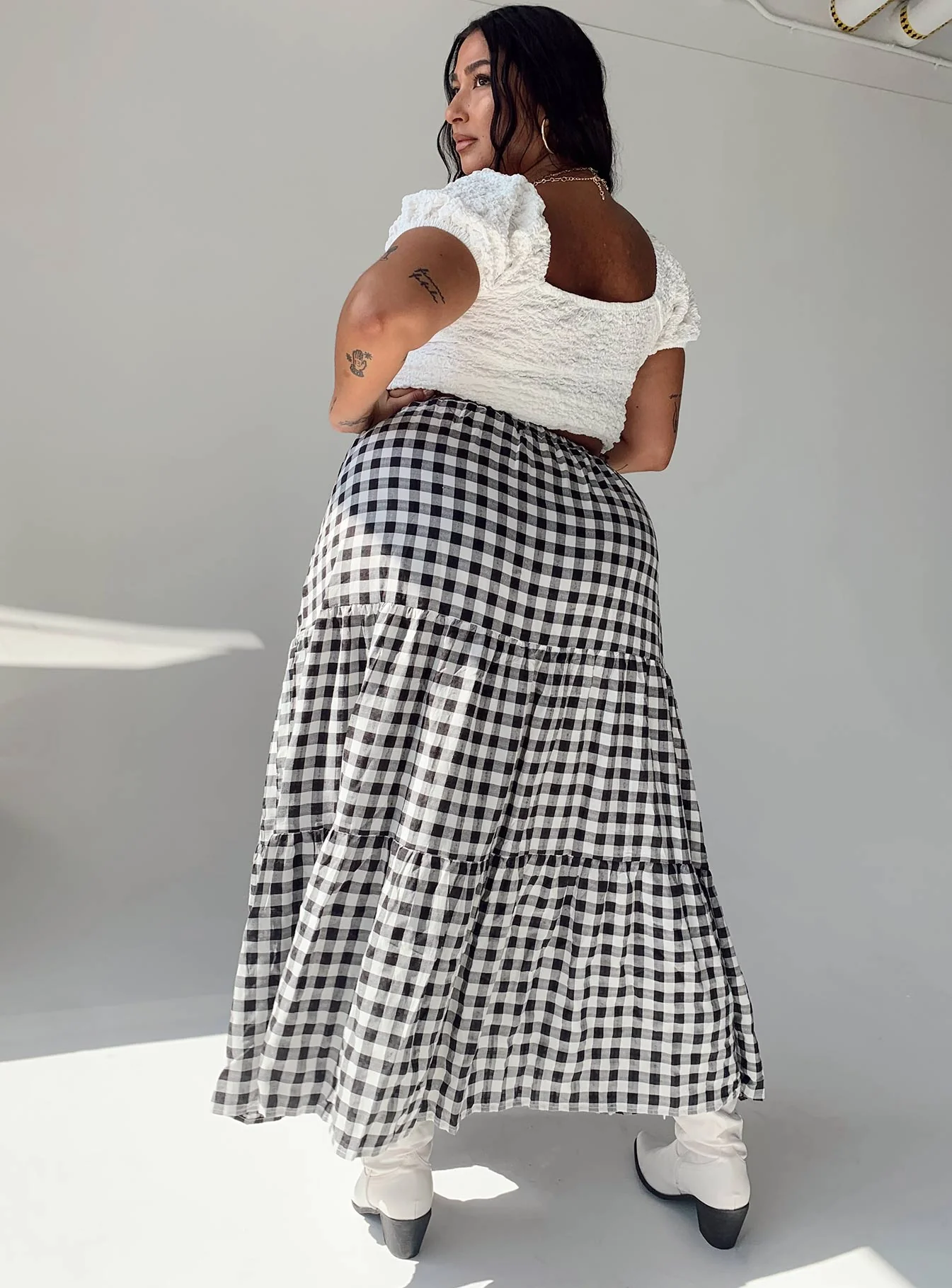 Hale Midi Skirt Black / White Curve